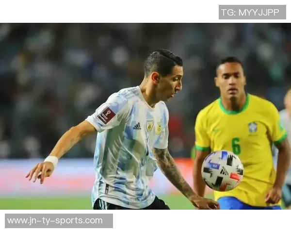 四张拼图展现足球迷心中最喜爱的球星风采与传奇瞬间